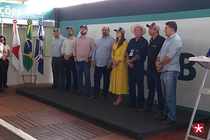 Autoridades juntamente com o vice-governador