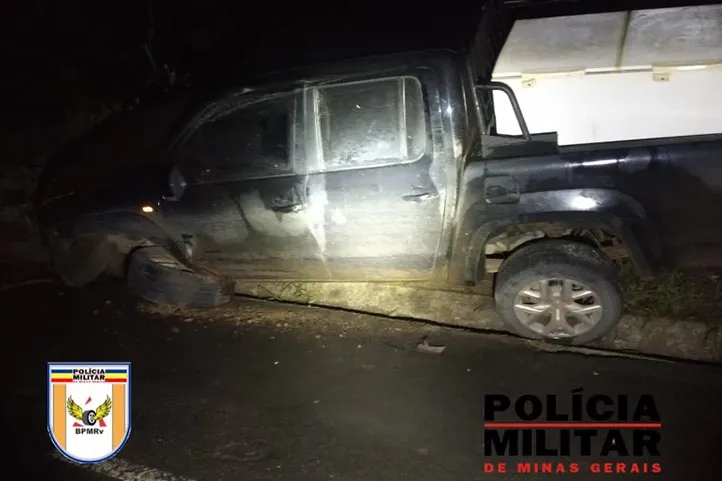 veículo danificado na rodovia
