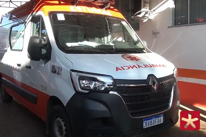 viatura do Samu estacionada em garagem