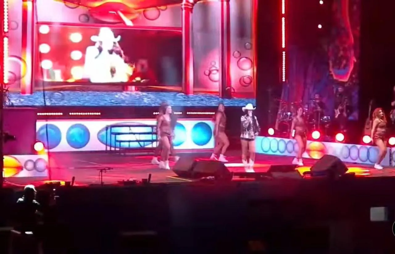 Show Ana Castela