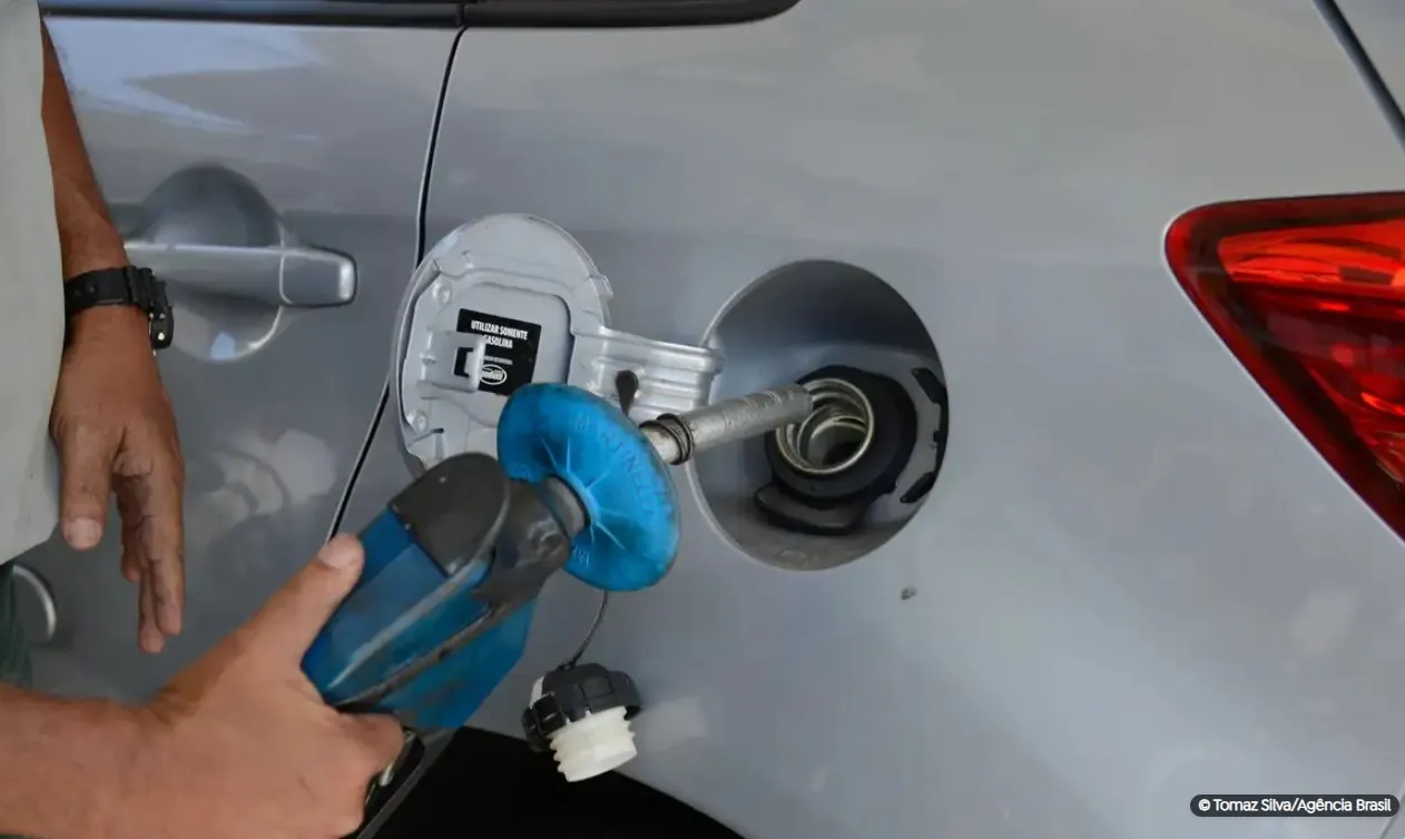 Petrobras reajusta em 7,12% preço da gasolina para distribuidoras