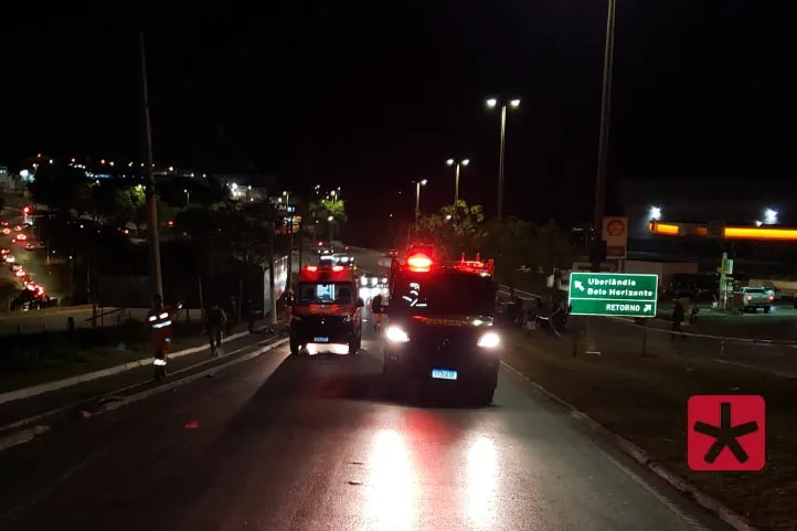 A dinâmica do acidente ainda não foi esclarecida, e as autoridades continuam a investigar as circunstâncias que levaram à colisão