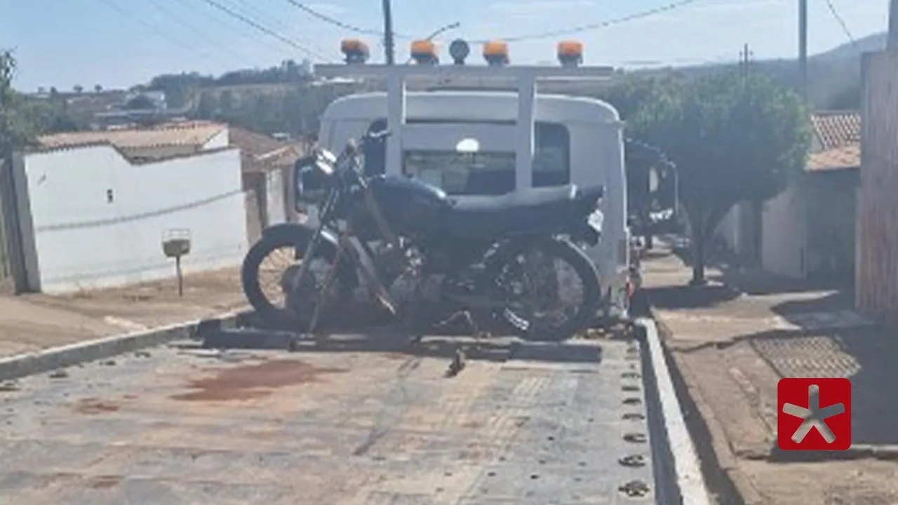 Homens são presos e motocicleta é recuperada