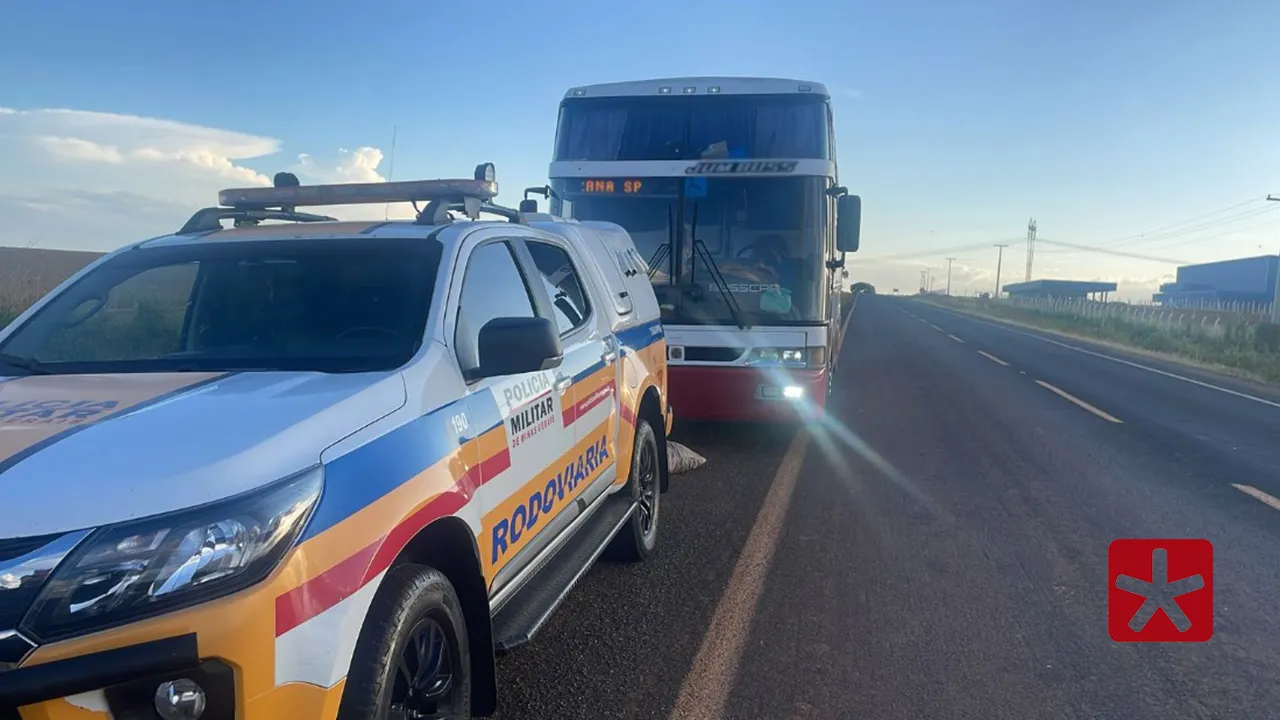 Passageiro de ônibus é flagrado com centenas de pinos de cocaína e maconha