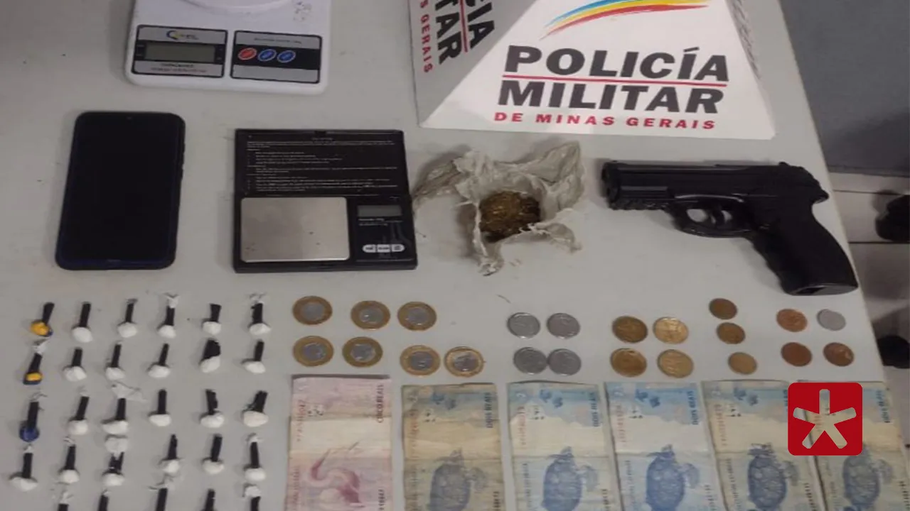Suspeitos de tráfico são presos com maconha, cocaína e outros materiais