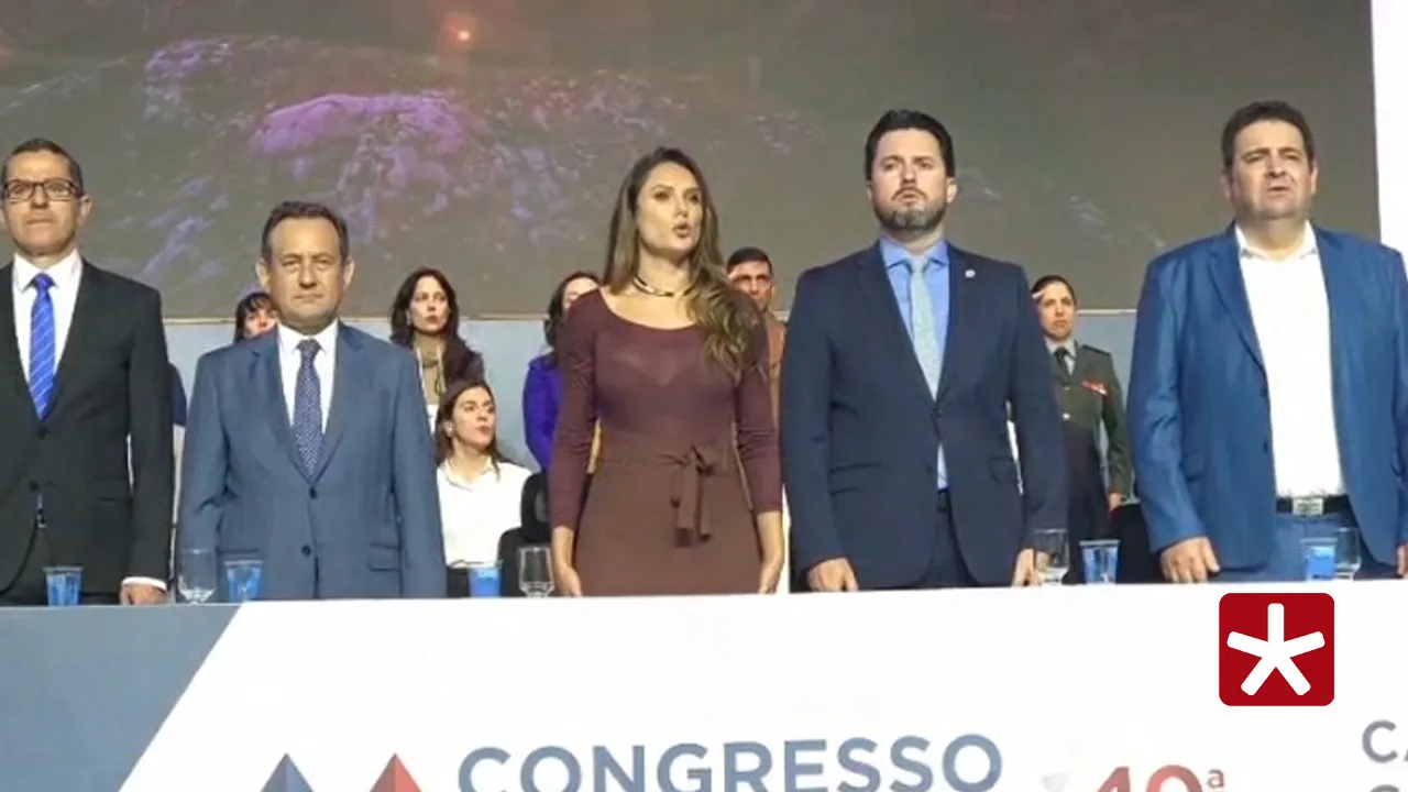 Luís Eduardo Falcão é empossado como novo presidente da Associação Mineira de Municípios