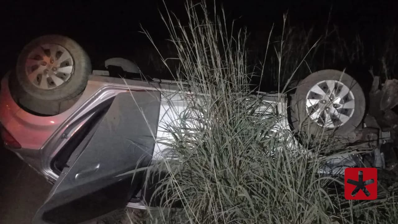 Veículo sai da pista no km 174, capota em barranco e condutor é socorrido pelo SAMU