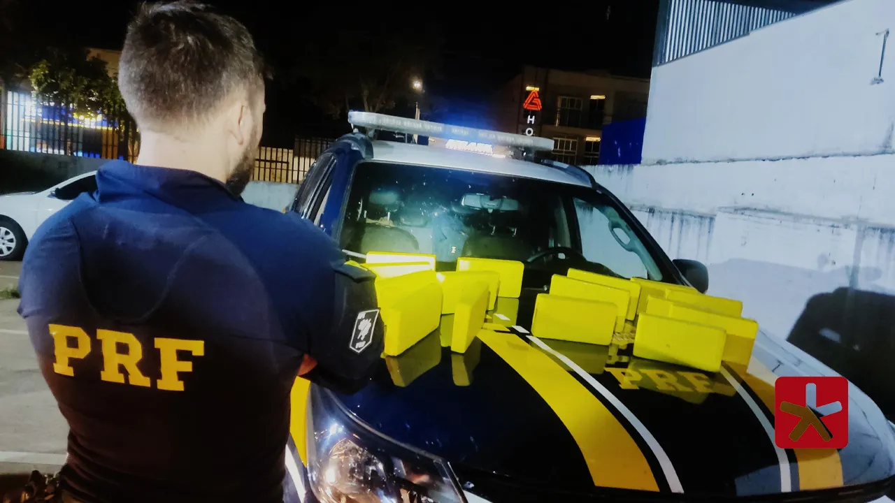 Homem é preso com mais de R$ 1 milhão em cocaína escondida em fundo falso de carro na BR-365