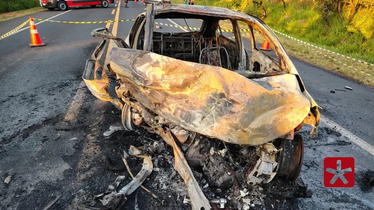 Roberta Pereira, de 27 anos, foi encontrada carbonizada em um dos veículos