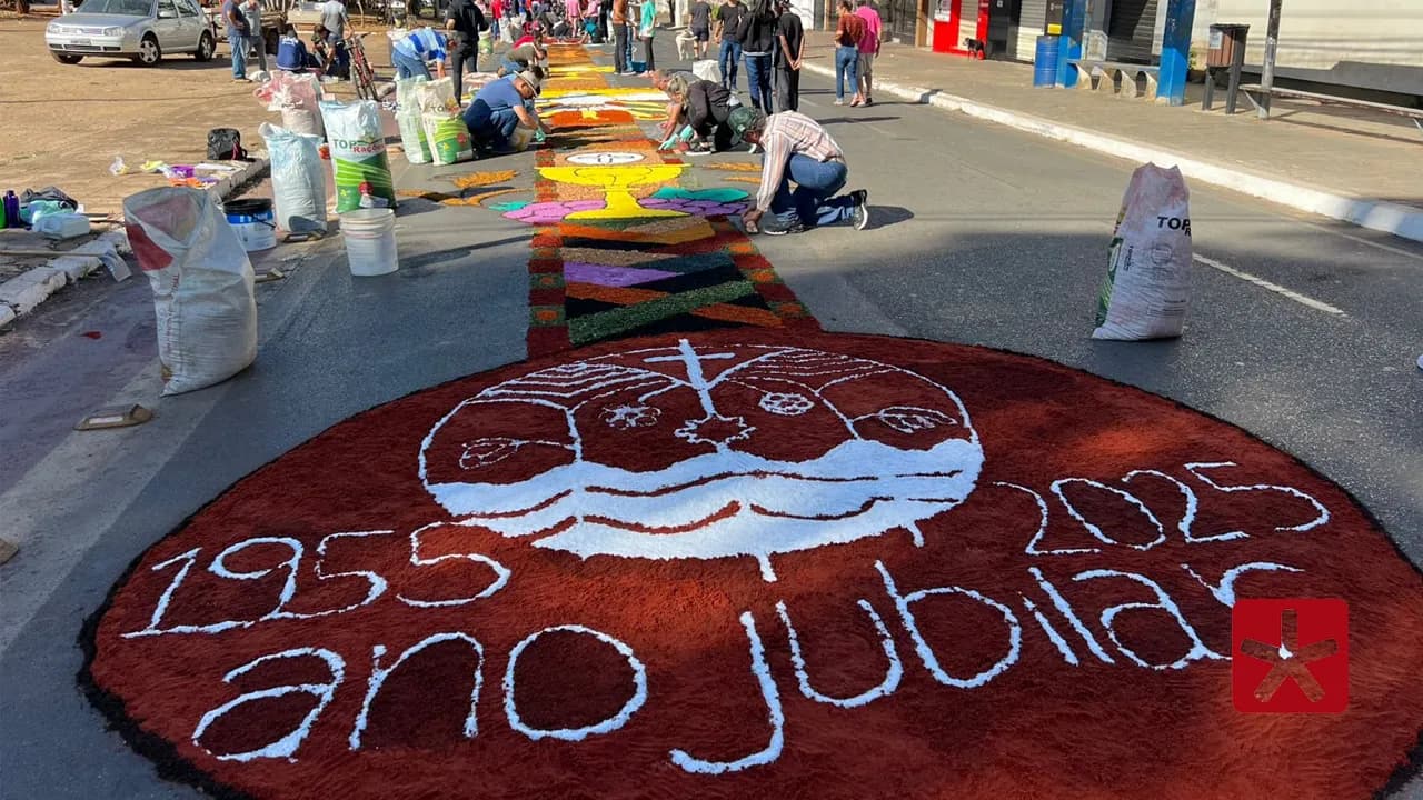Fé, arte e tradição marcam a confecção dos tapetes para a Procissão de Corpus Christi em Patos de Minas