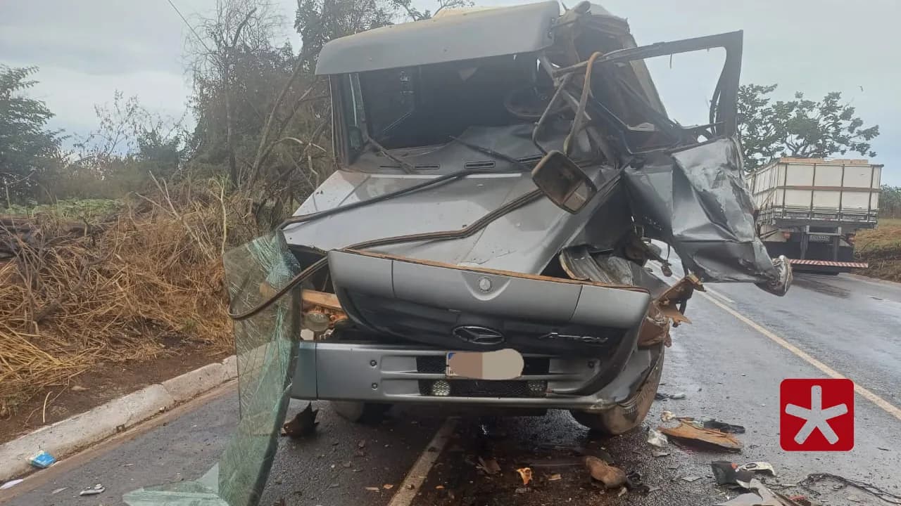 Dois ocupantes foram socorridos pelo SAMU e encaminhados ao Hospital Regional de Patos de Minas
