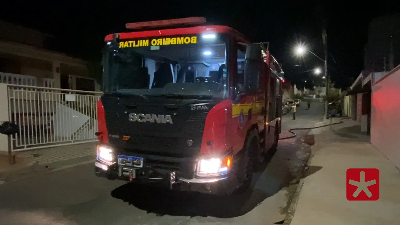 Bombeiros e SAMU foram acionados para conter o princípio de incêndio e prestar atendimento à vítima