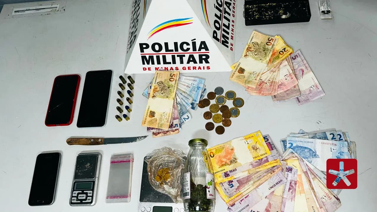Ação policial encontrou drogas, munições e materiais para fracionamento; dois suspeitos foram detidos