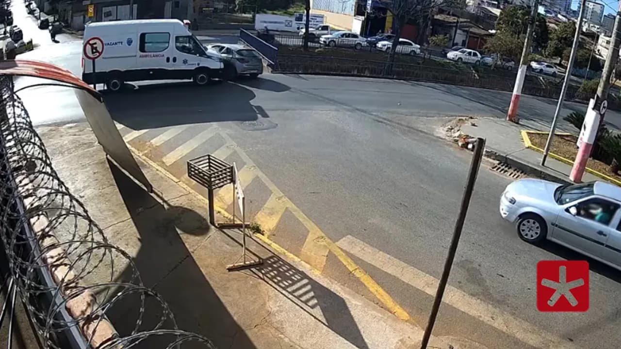 Vídeo mostra acidente envolvendo ambulância do município de Vazante em Patos de Minas