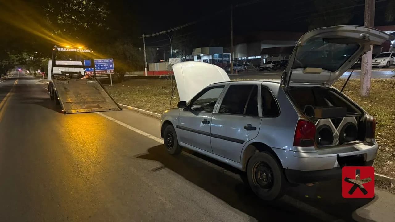 Material roubado e armas foram apreendidos; ação terminou em abordagem em Patos de Minas