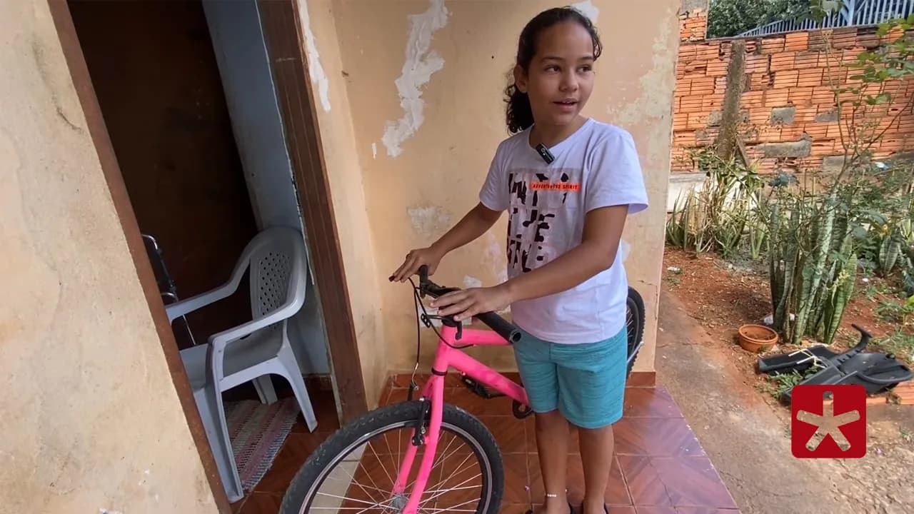 Florença Mayssa, de nove anos, estava indo para escola de bicicleta quando foi atingida 