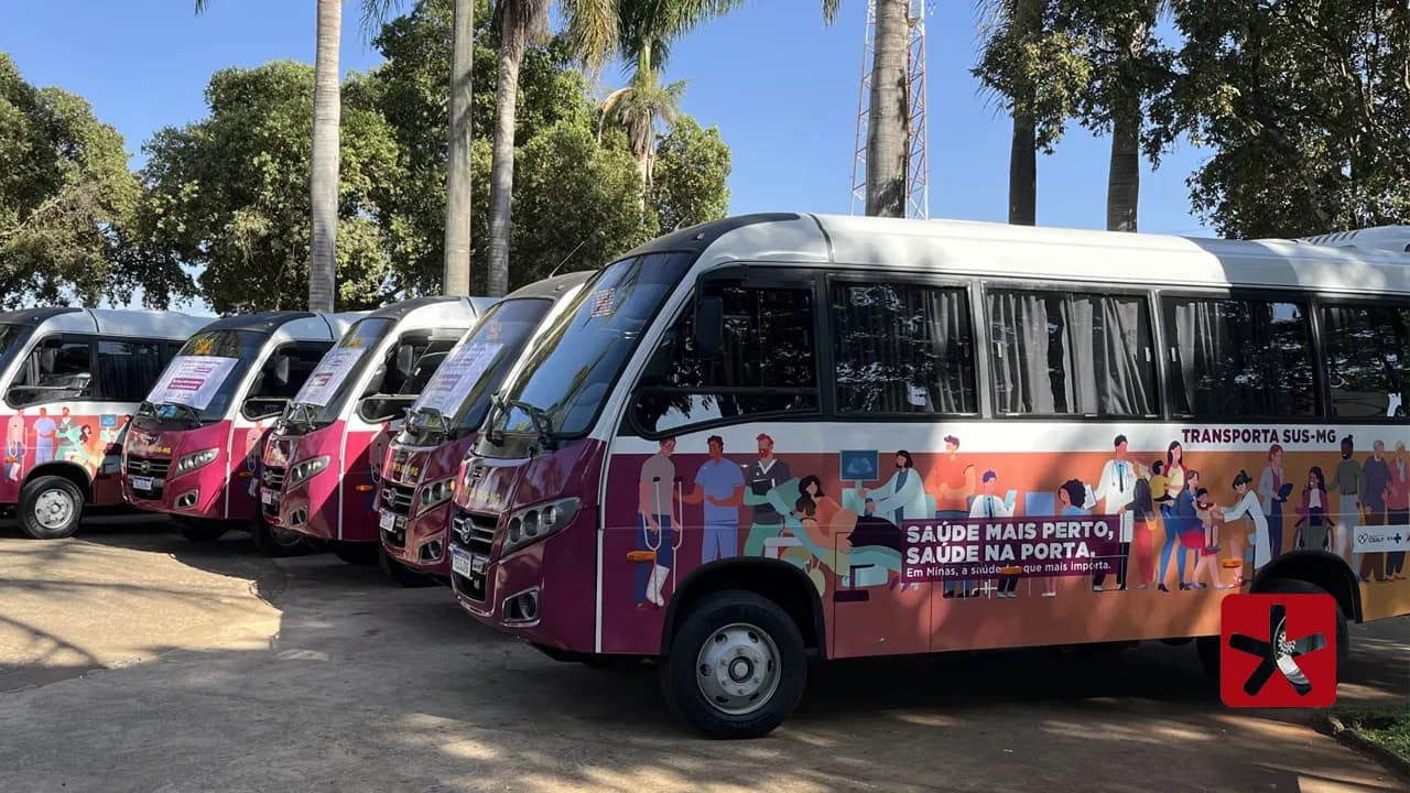 Também foram entregues quatro carros para vigilância sanitária e cinco vacimóveis