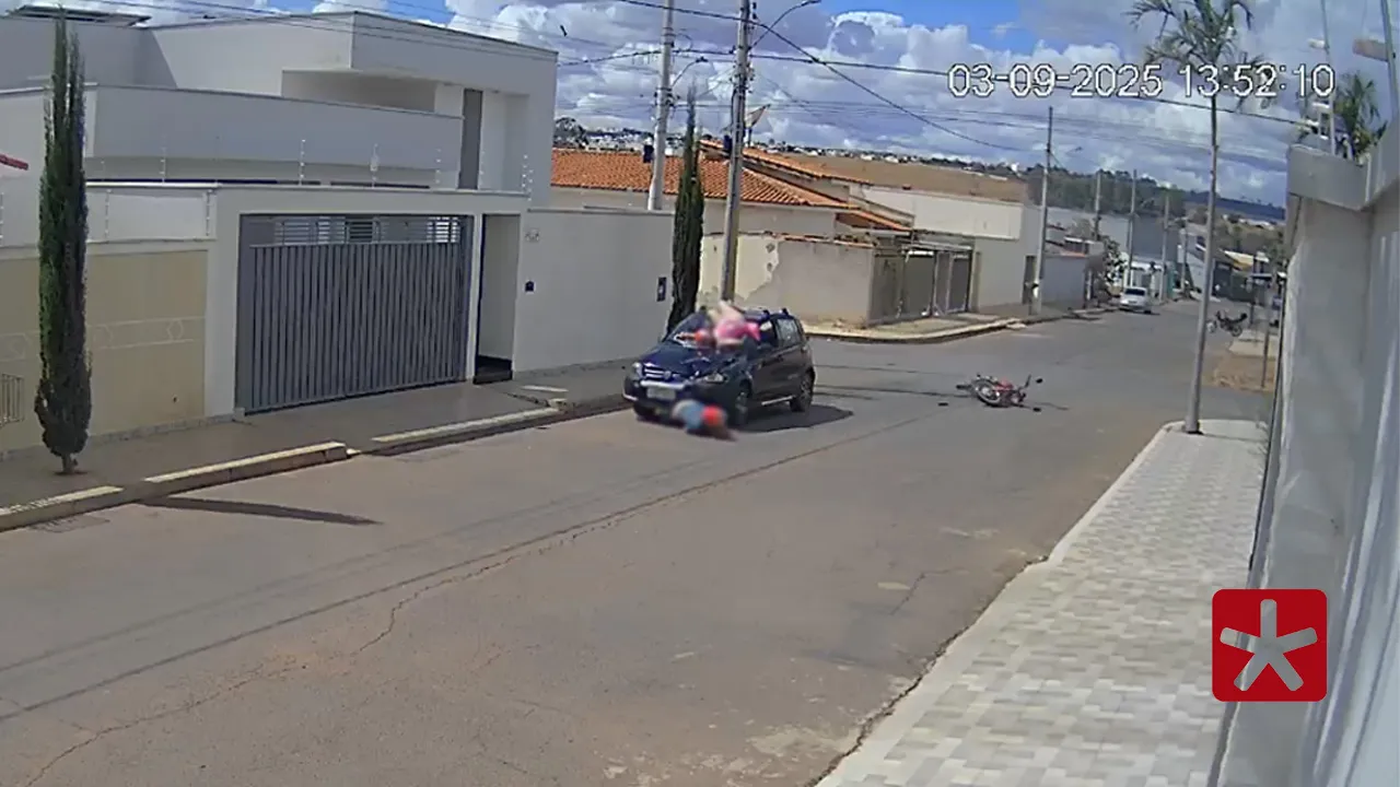 Motociclista avançou na parada obrigatória no cruzamento das ruas Mercúrio e Sagitário