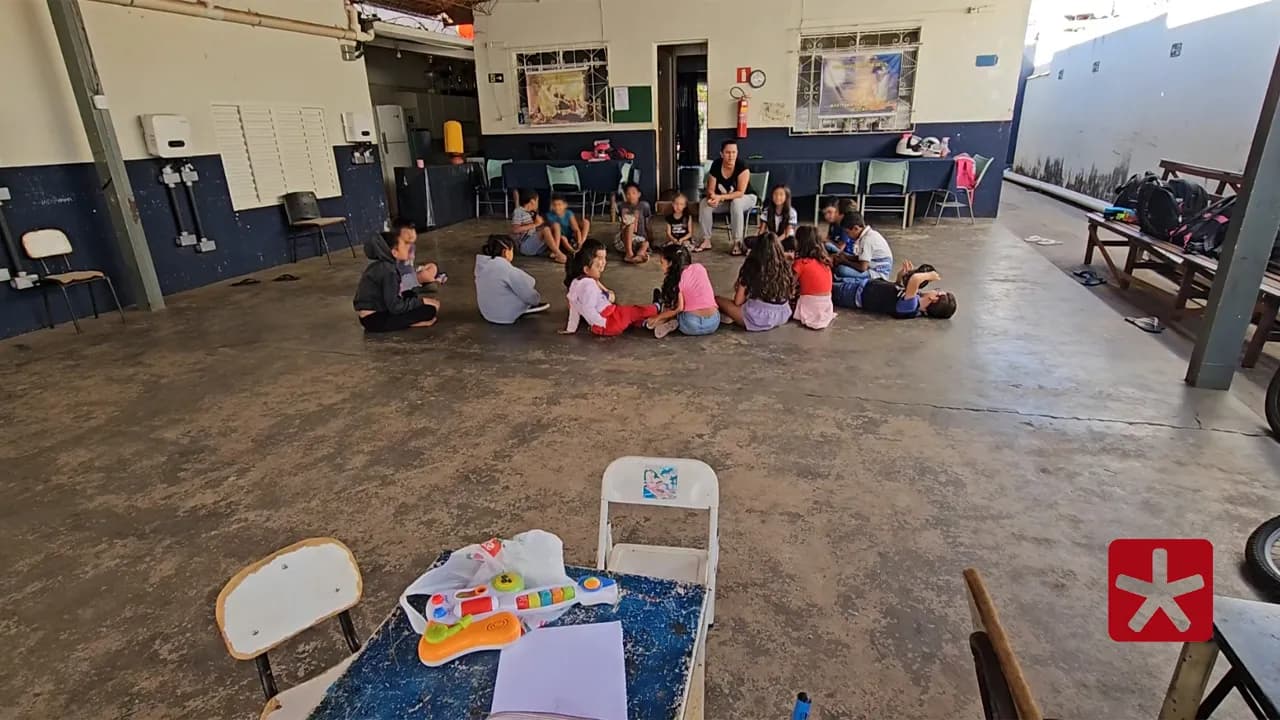 Espaço oferece apoio às crianças e adolescentes durante a semana para tirá-las das ruas