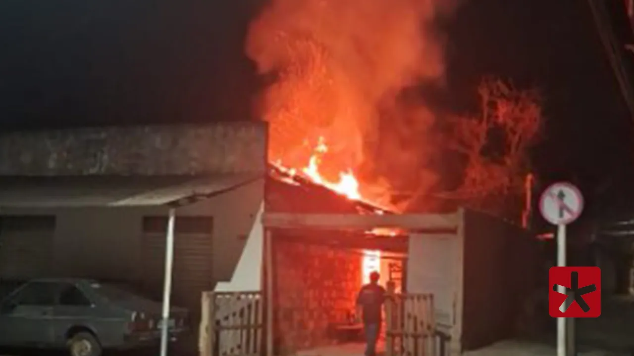 Moradora tenta iluminar debaixo de cama com isqueiro e provoca incêndio