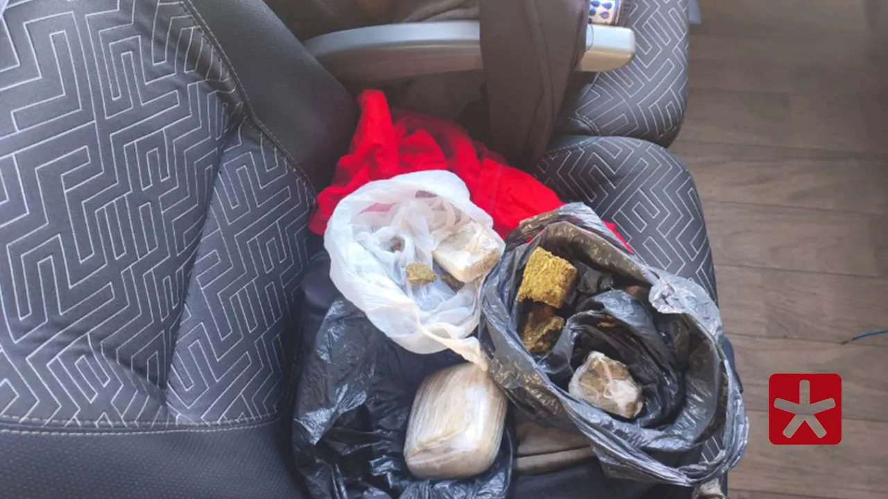 Polícia localiza maconha e cocaína em mochila de passageiro de ônibus