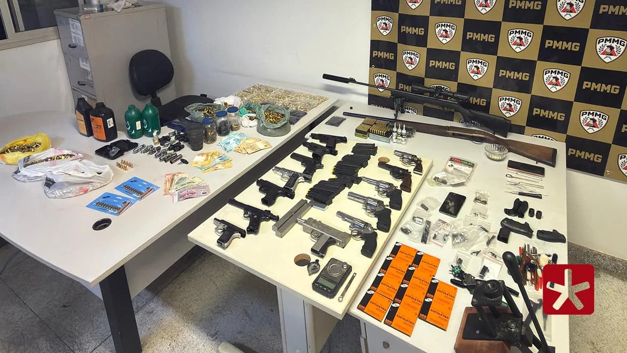 Submetralhadora e mais 14 armas de fogo são apreendidas durante operação