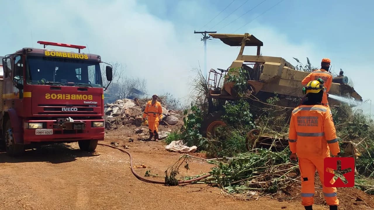 Chamas foram controladas após mais de duas horas de trabalho nesta quinta-feira (2)