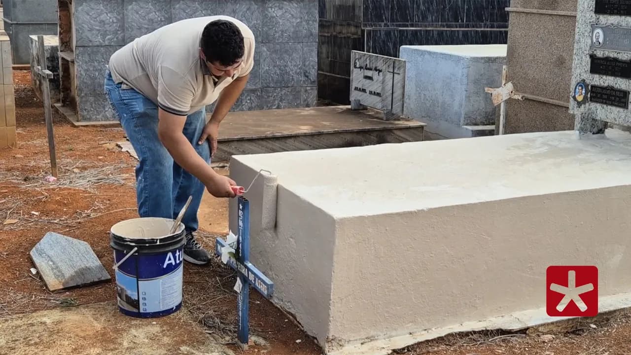 Prefeitura está oferecendo água para todos que quiserem lavar e pintar os túmulos até o feriado