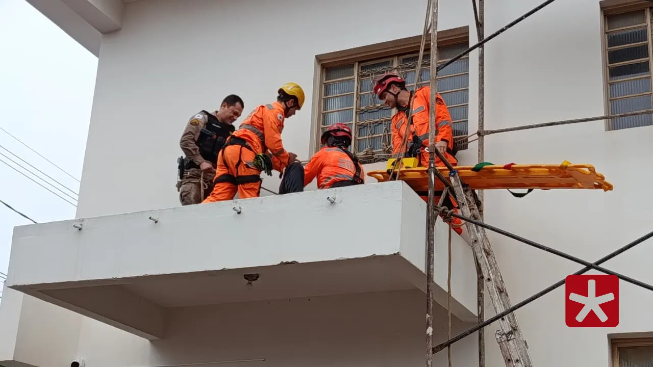 Polícia Militar e Corpo de Bombeiros realizaram o resgate com segurança