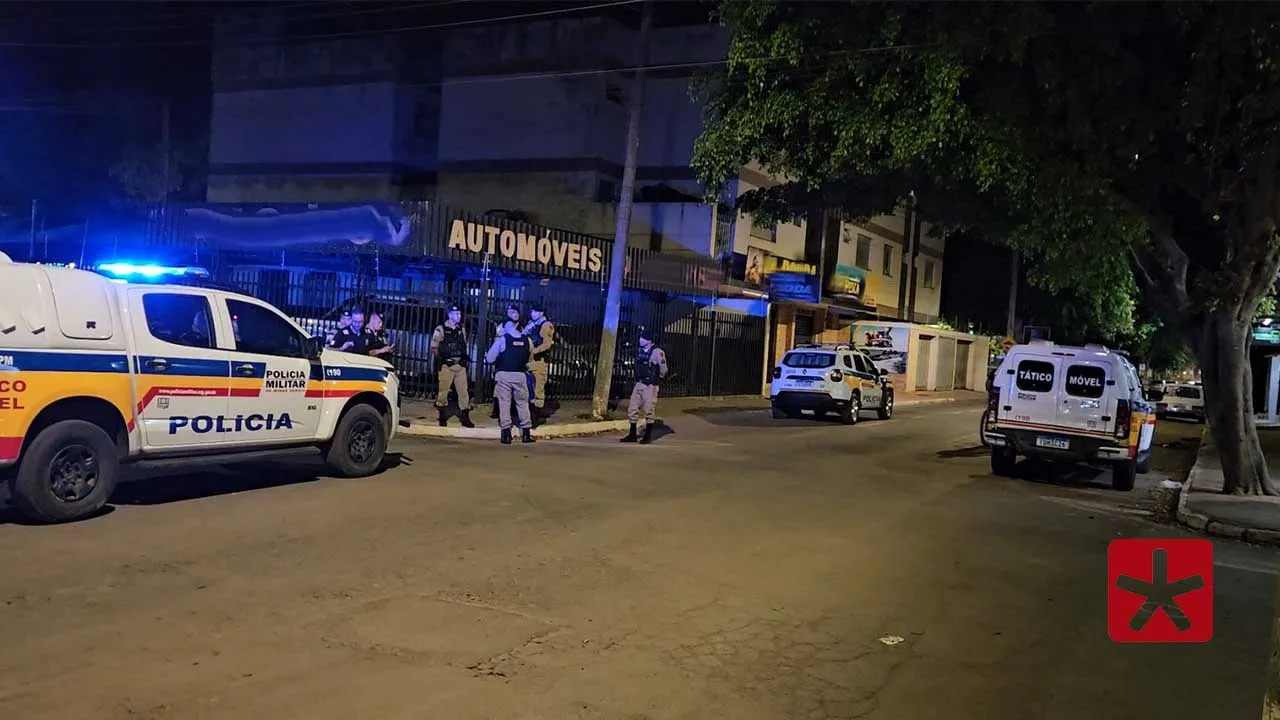 Jovem e adolescente são baleados durante fuga de abordagem policial em alta velocidade