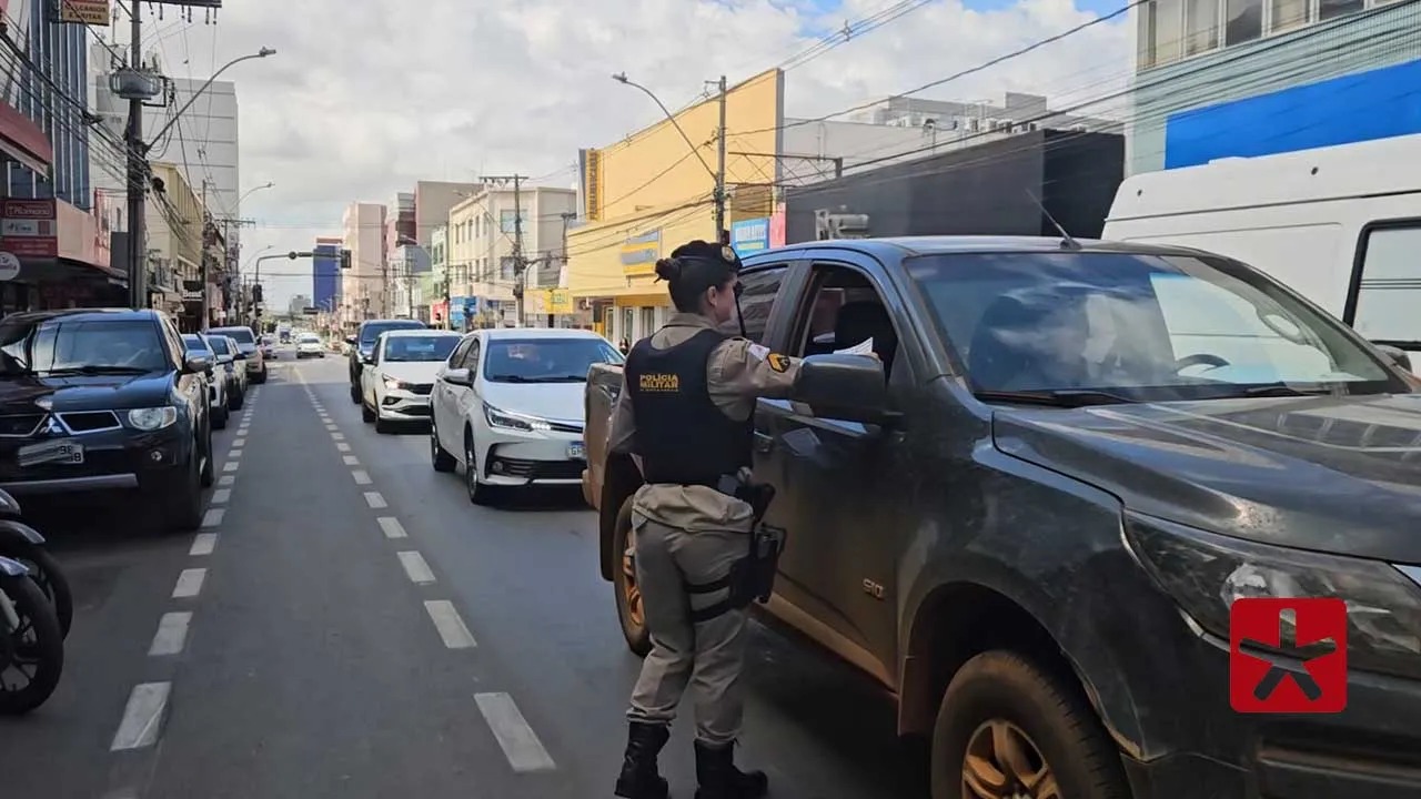 Blitz educativa é realizada no Centro de Patos de Minas no Dia Internacional pela Eliminação da Violência contra as Mulheres