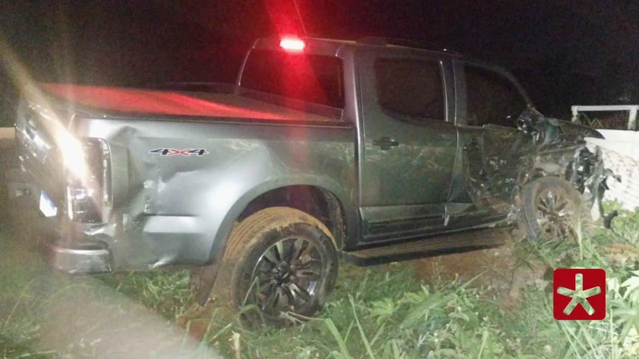 Motorista de caminhonete causa acidente de trânsito com mais três veículos ao atravessar rodovia