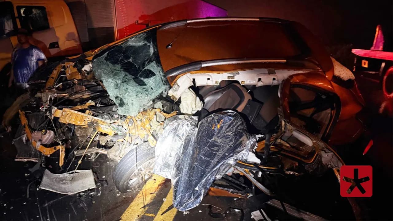 Motorista morre em acidente entre carreta, carro e ônibus em Patos de Minas