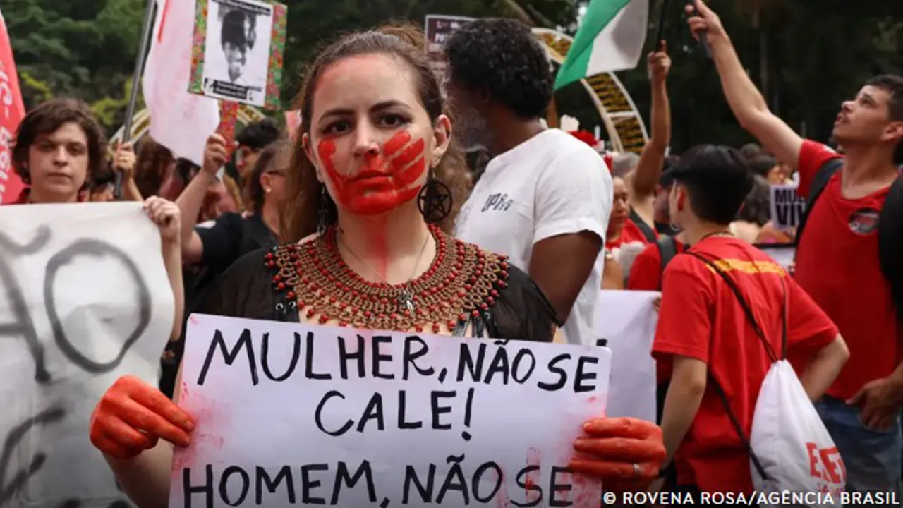 Brasil atinge recorde de feminicídios em 2025: quatro mortes por dia