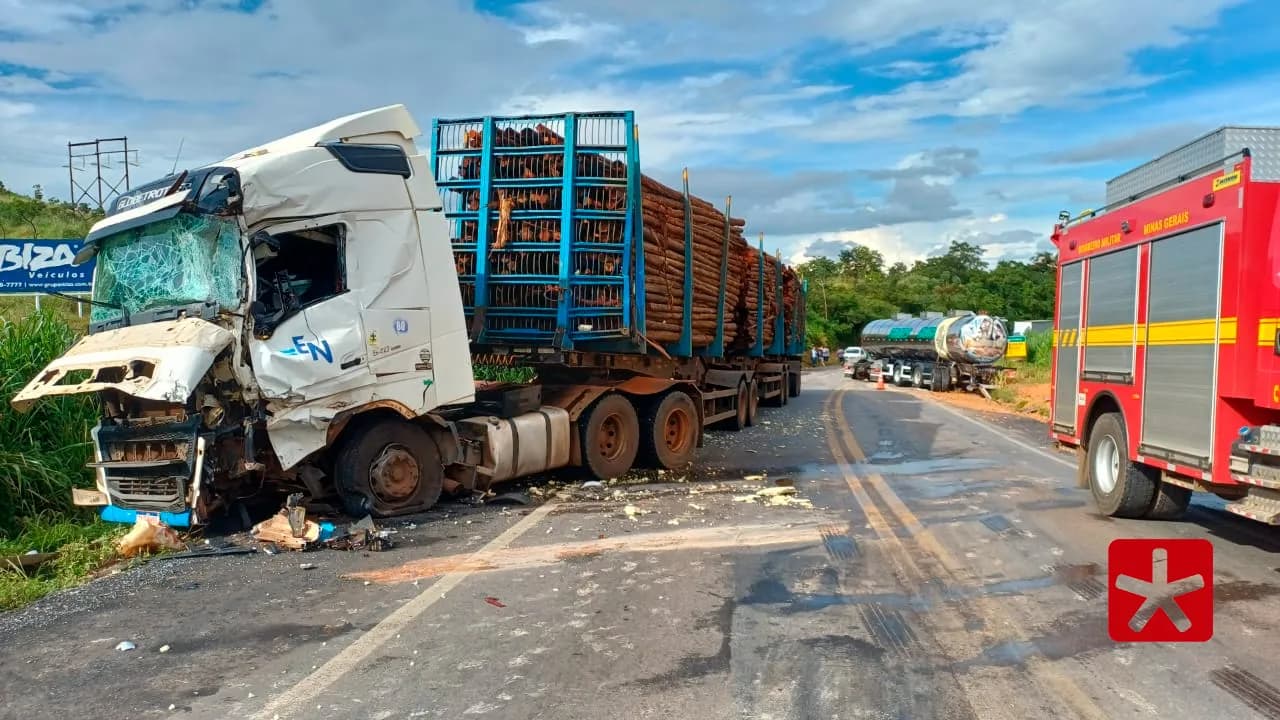 Pista ficou interditada logo após o acidente, passando ao sistema de “pare e siga”