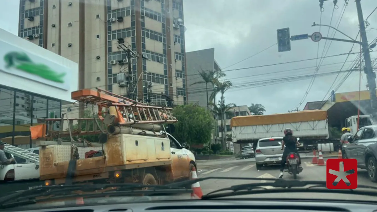 Incidente com pássaro deixa parte da região central de Patos de Minas sem energia elétrica