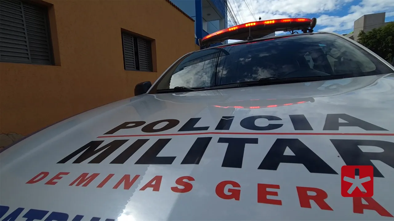 Homem chegou alterado e a agrediu com golpe e cinto de couro com fivela de metal