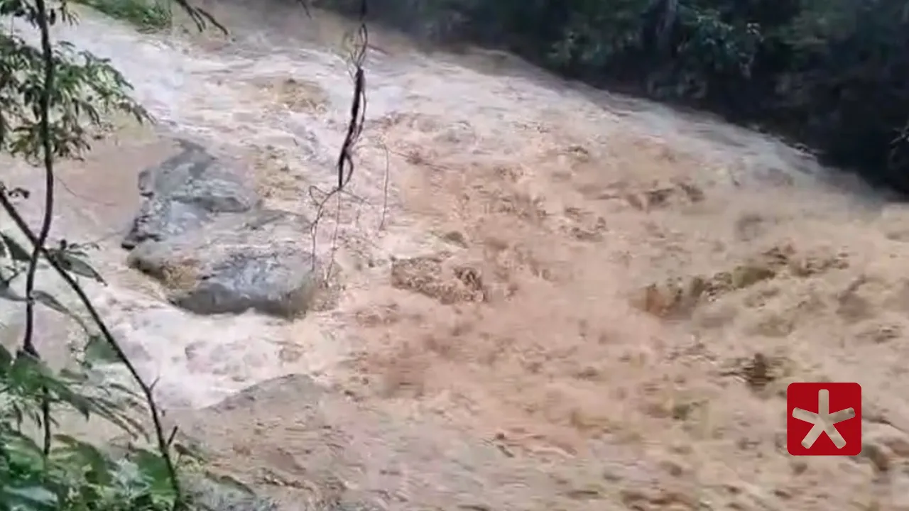 Temporal provoca transbordamento de córregos e assusta moradores da zona rural