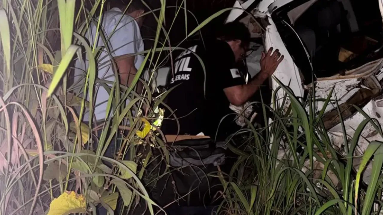Idoso de 67 anos morre em colisão entre caminhão e caminhonete na MG-354