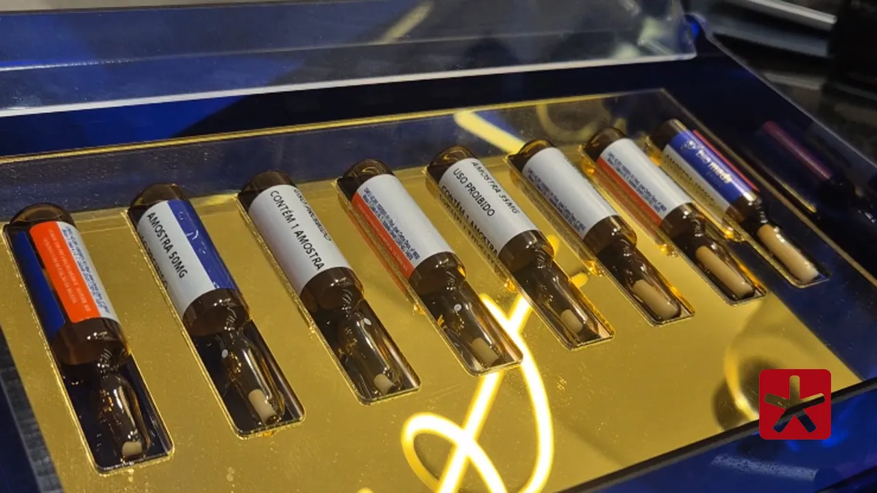 Implante é inserido com anestesia local, permanecendo no corpo por meses