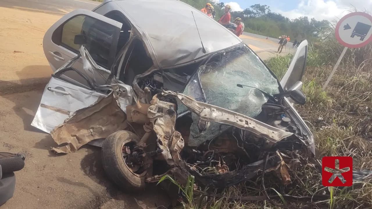 Carro seguia de Lagamar, no sentido à BR-365, quando teria invadido a contramão
