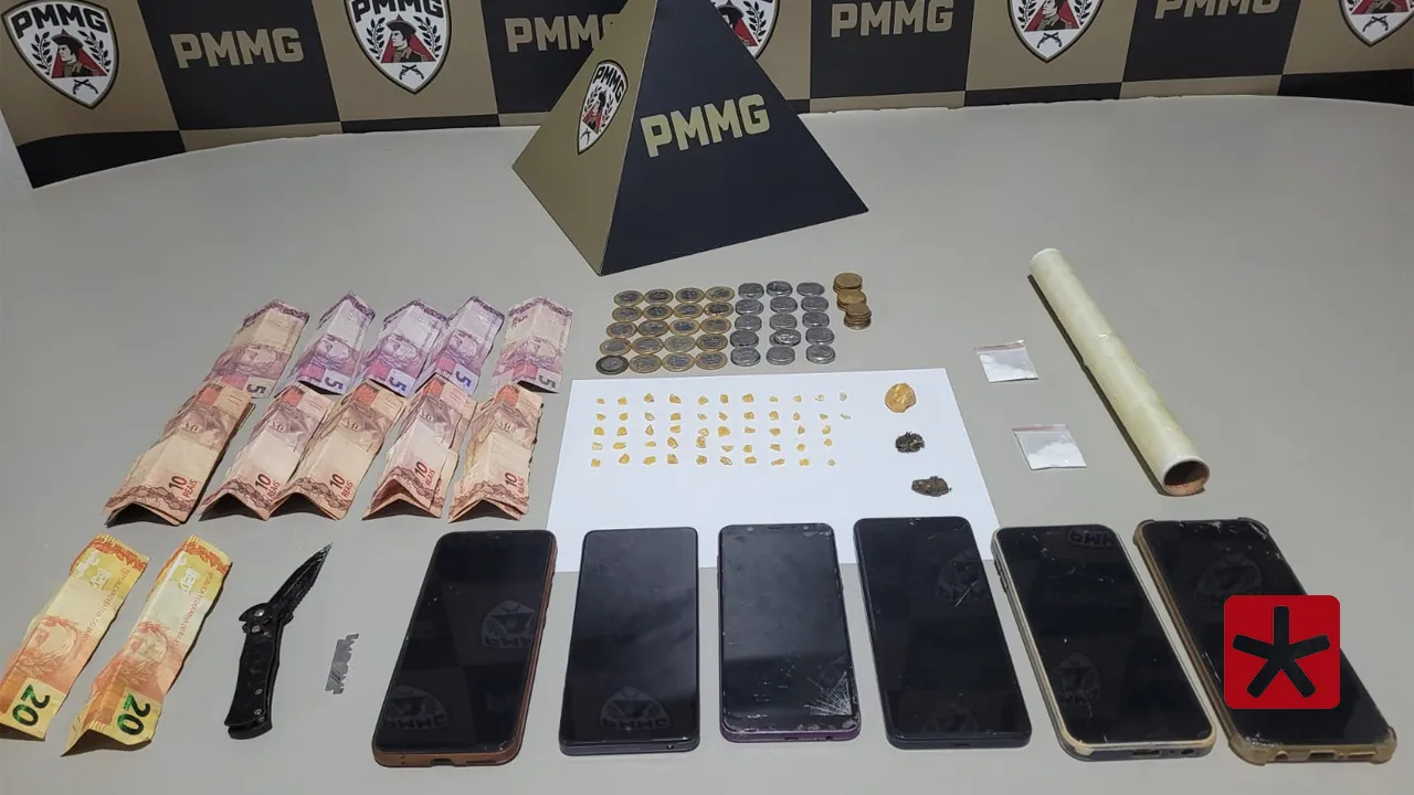 Ação ocorreu após denúncias anônimas relatarem movimentação típica de tráfico de drogas 