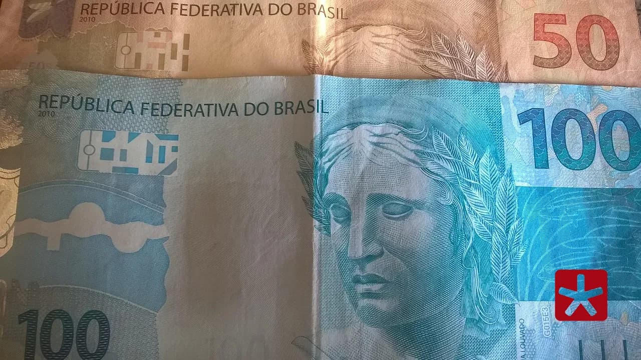 Pagamento ocorre em duas parcelas, mas empresas podem optar por quitar valor integral
